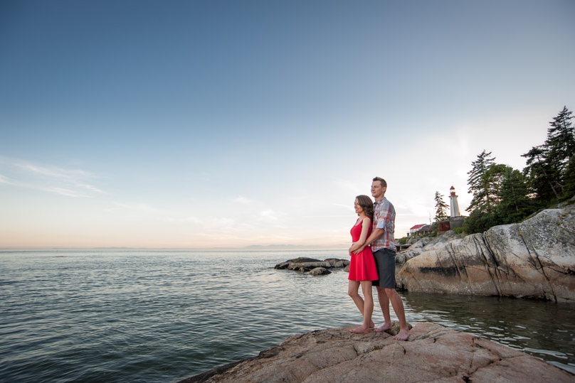 lighthouse park couple sunset